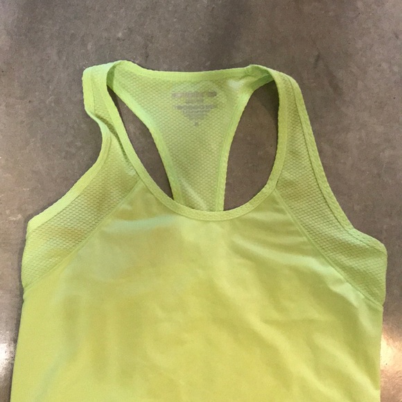 Dry fit performance workout tank - Picture 2 of 4